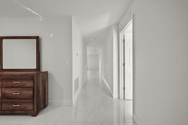 Foto del edificio - 362 NW Bayshore Blvd