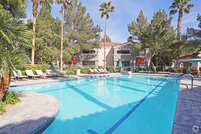 Pool and Spa - Bloom Apartment Homes