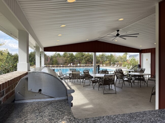 Building Photo - 3113 Dominion Dr