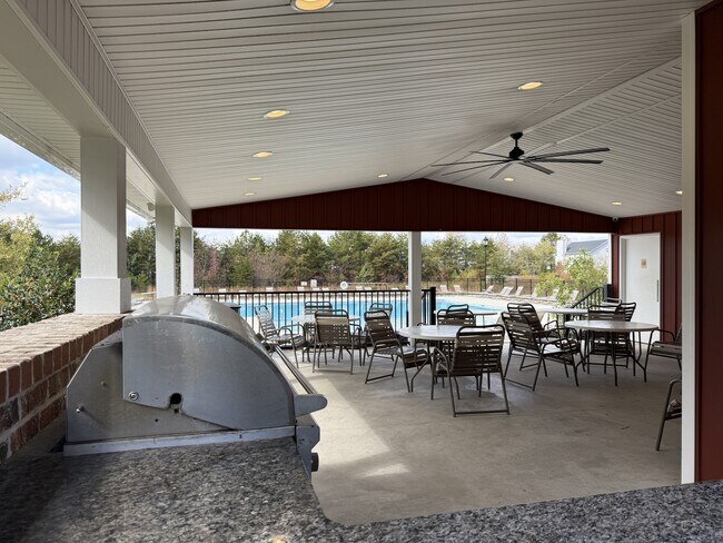 Foto del edificio - 3113 Dominion Dr