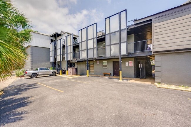 Building Photo - 2020 S Congress Ave