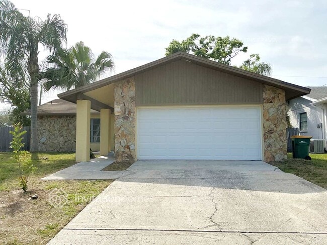 Building Photo - 1030 Oakwood Dr