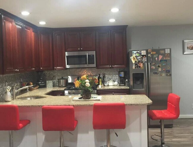 Kitchen facing the balcony - 180 Talbott St
