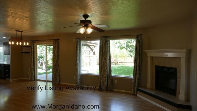 Building Photo - 534 N Moonglow Ave