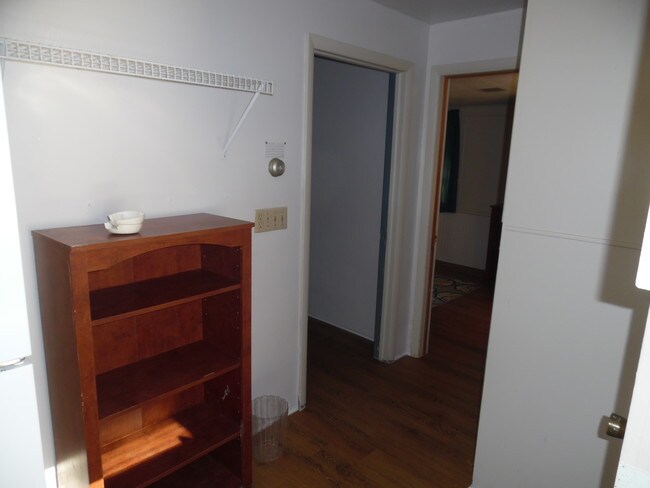 Sala - 33 College St