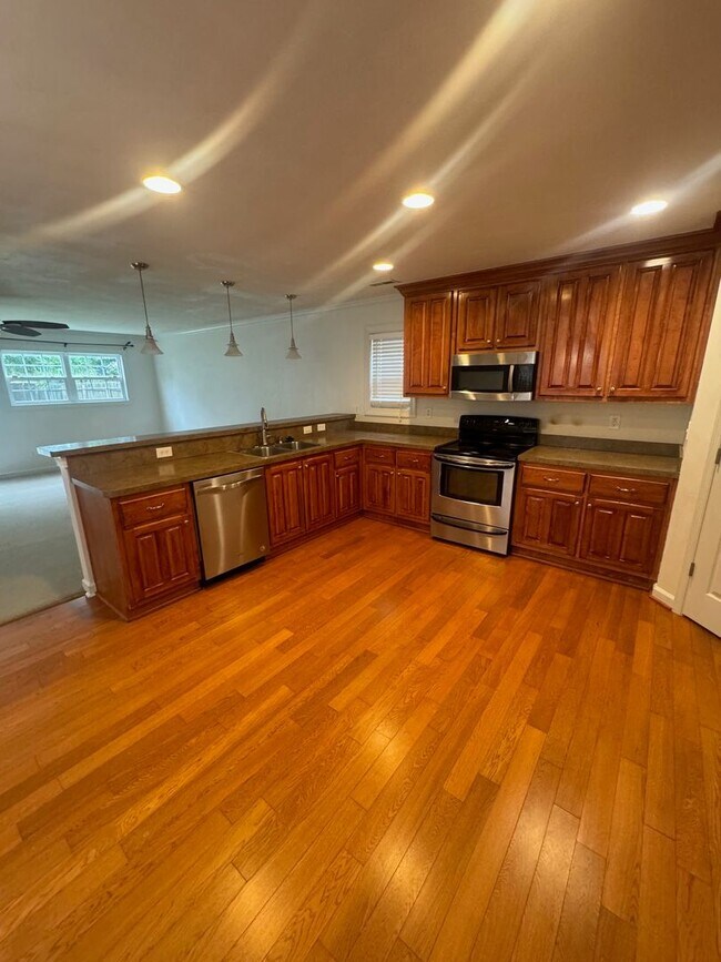 Building Photo - GREAT LOCATION IN VB!!