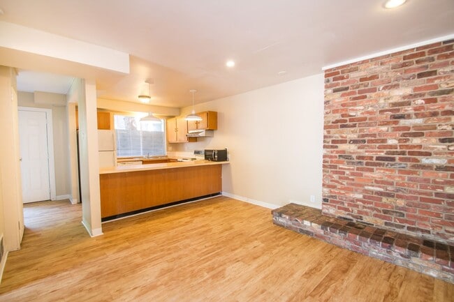 Building Photo - 1000 11th St