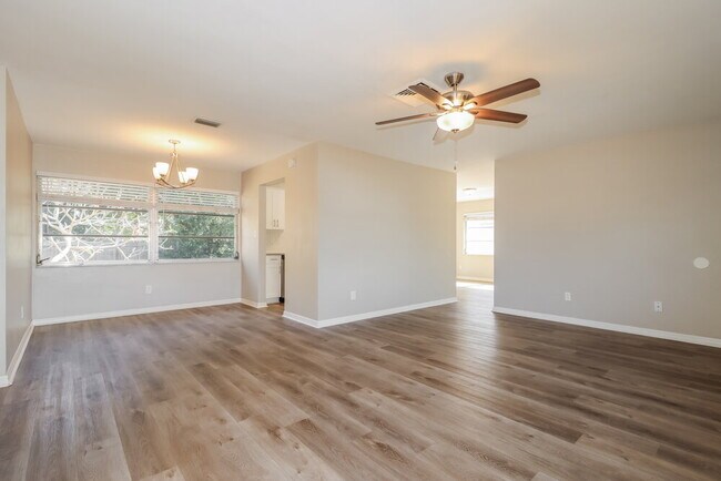 Foto del edificio - 2319 Surrey Ln