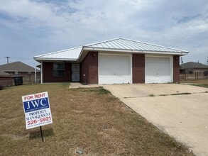 Building Photo - 2601 Lucille Dr