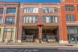 Building Photo - 413 S Main St