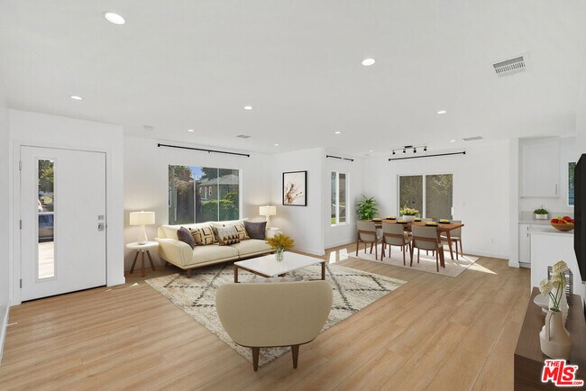 Foto del edificio - 7823 Kenyon Ave