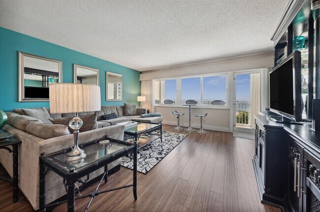 Foto del edificio - 328 N Ocean Blvd