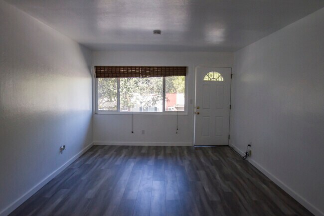 Foto del edificio - 621 Grand Fir Ave