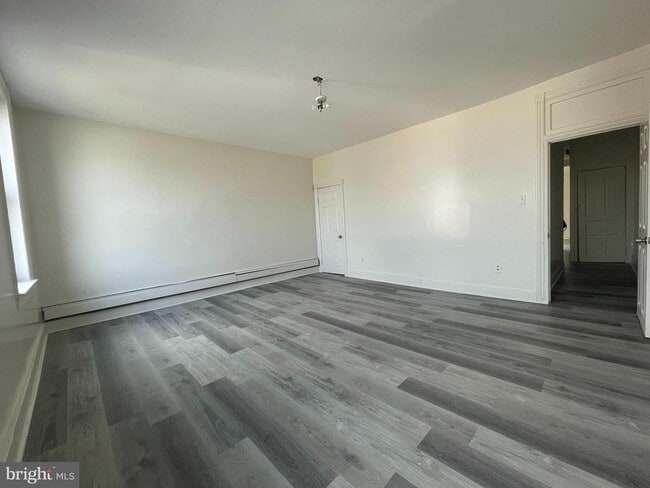 Building Photo - 270 S 52nd St