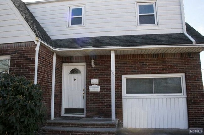 Building Photo - 170 Hunter St