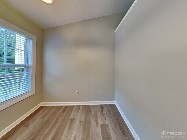 Building Photo - 463 Thorn Thicket Dr