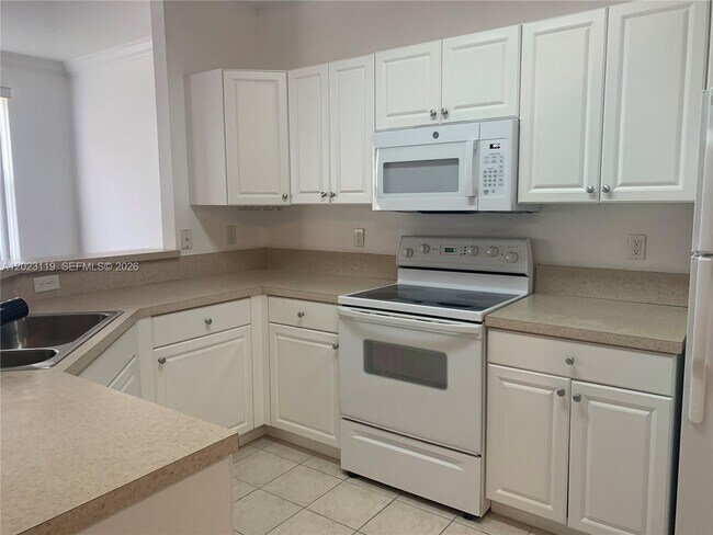 Building Photo - 4702 SW 160th Ave