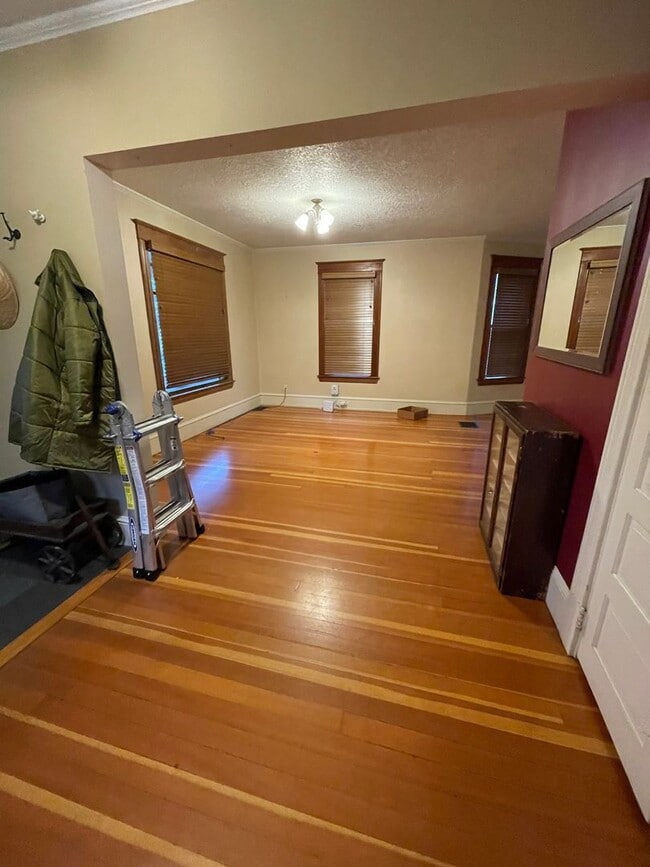 Building Photo - 2002 NE 13th Ave