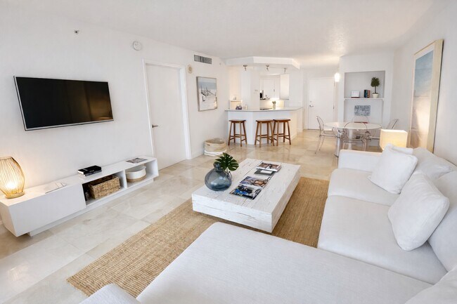 Foto del edificio - 6917 Collins Ave