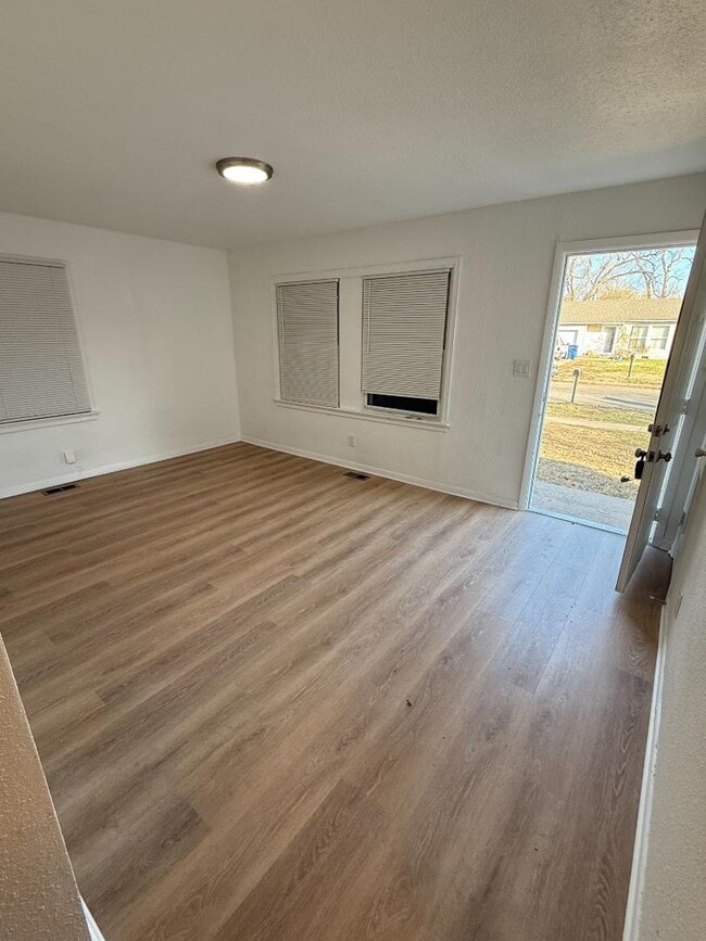 Foto del edificio - 2607 N Madison Ave