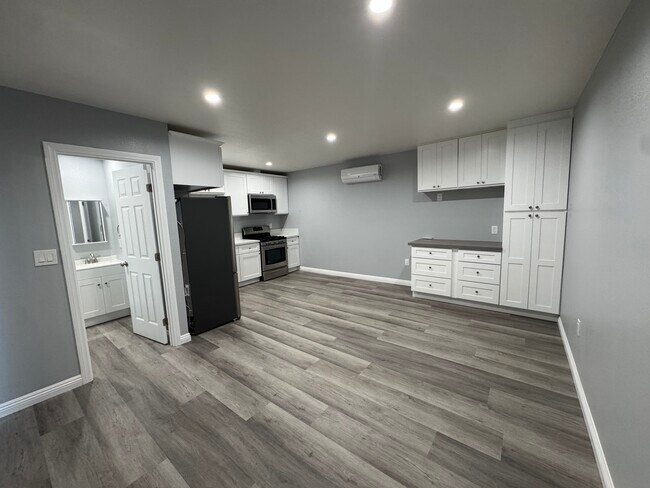 Foto del edificio - 7857 Blandwood Rd