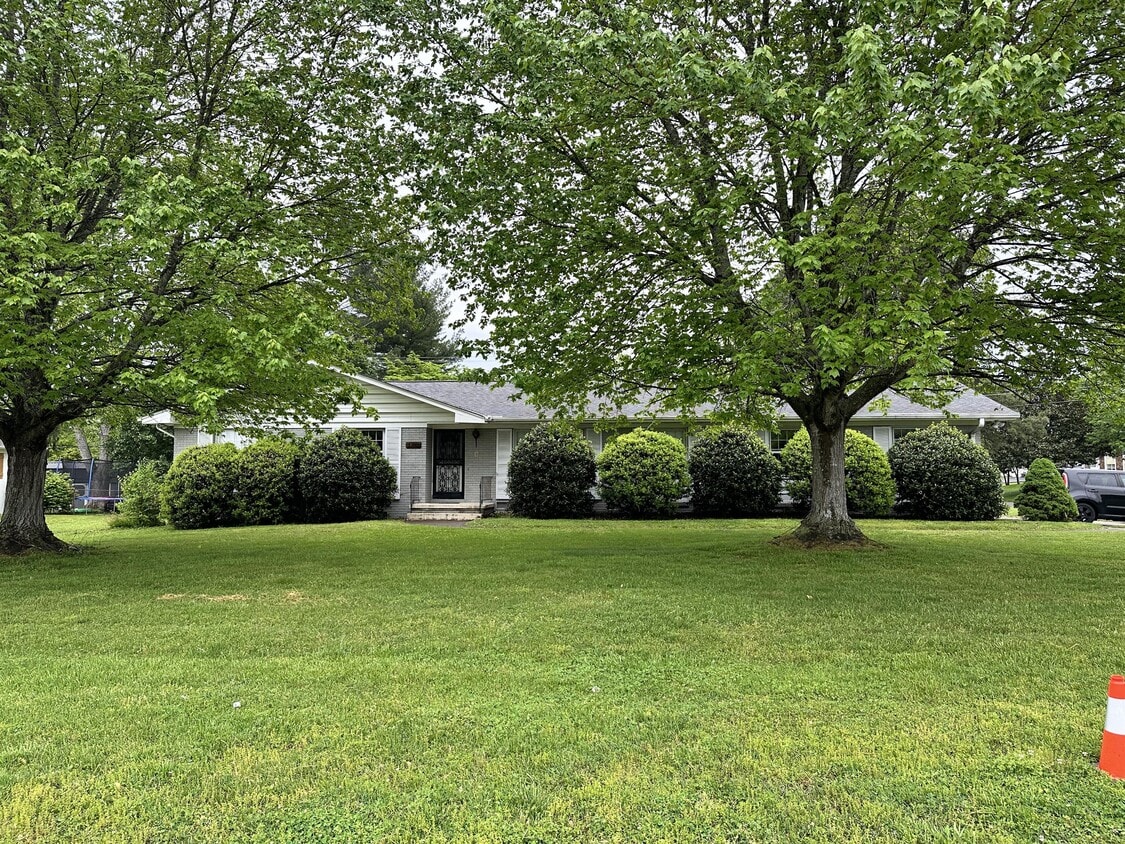 7624 Berkshire Blvd, Powell, TN 37849 House Rental in Powell, TN