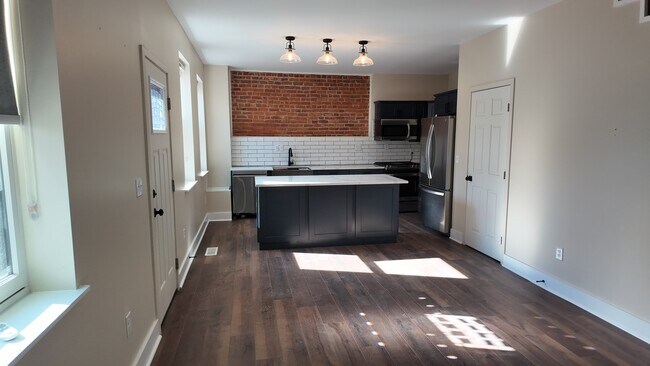 Foto del edificio - Modern Brand New 2 Bdrm in OTR – Stylish Finishes!