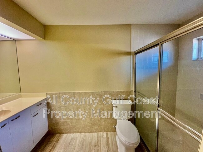 Building Photo - 300 Bahama Rd
