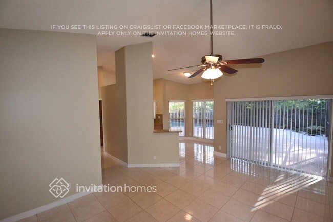 Foto del edificio - 9568 E Lake Dr