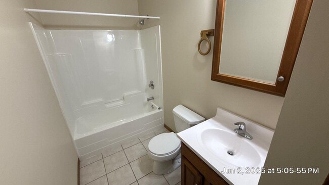 Building Photo - 512 Moen Ave