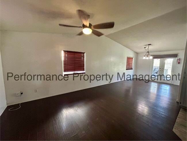 Building Photo - Stunning 5 Bed/2 Bath S Bakersfield Home w...