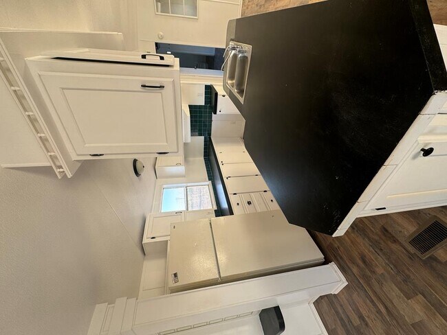 Foto del edificio - 14574 W 3rd St