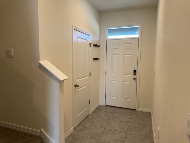 Foto del edificio - Fresh new build ~ 3 bed/ 2.5 bath Townhous...