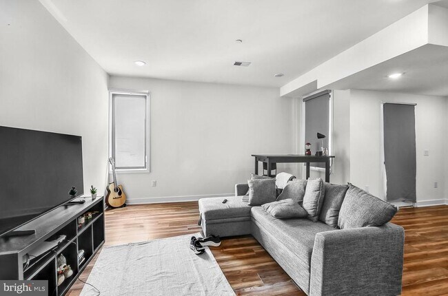 Foto del edificio - 2411 Kensington Ave