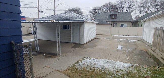 Building Photo - 1368 N Hawley Rd