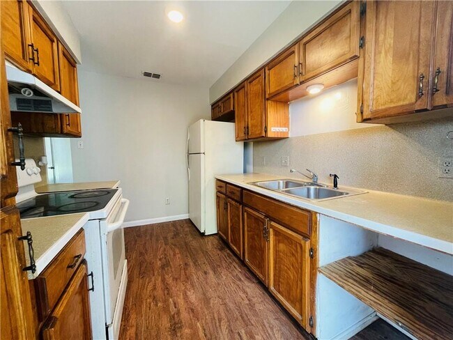 Building Photo - 3601 Crestbrook Ct