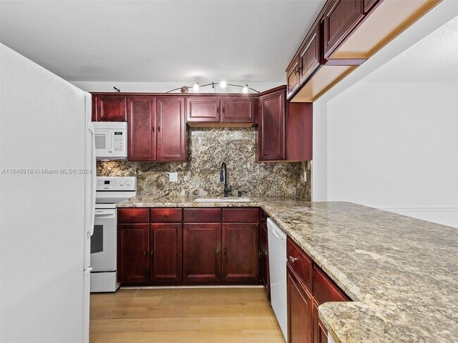 Foto del edificio - 2310 S Cypress Bend Dr