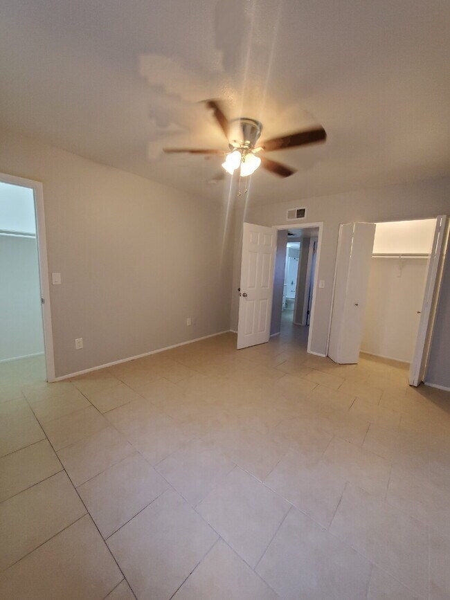 Building Photo - OPEN HOUSE WED 7/23/25 3:00 PM  Stylish 2 ...