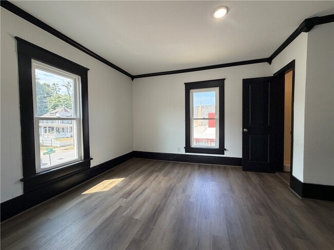 Building Photo - 401 E Twin Springs St