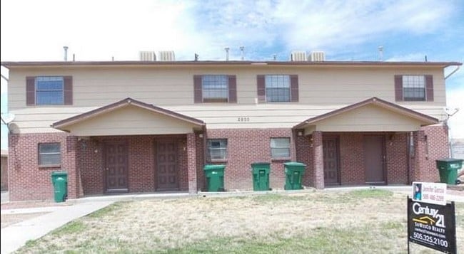 Building Photo - 2800 La Habra St