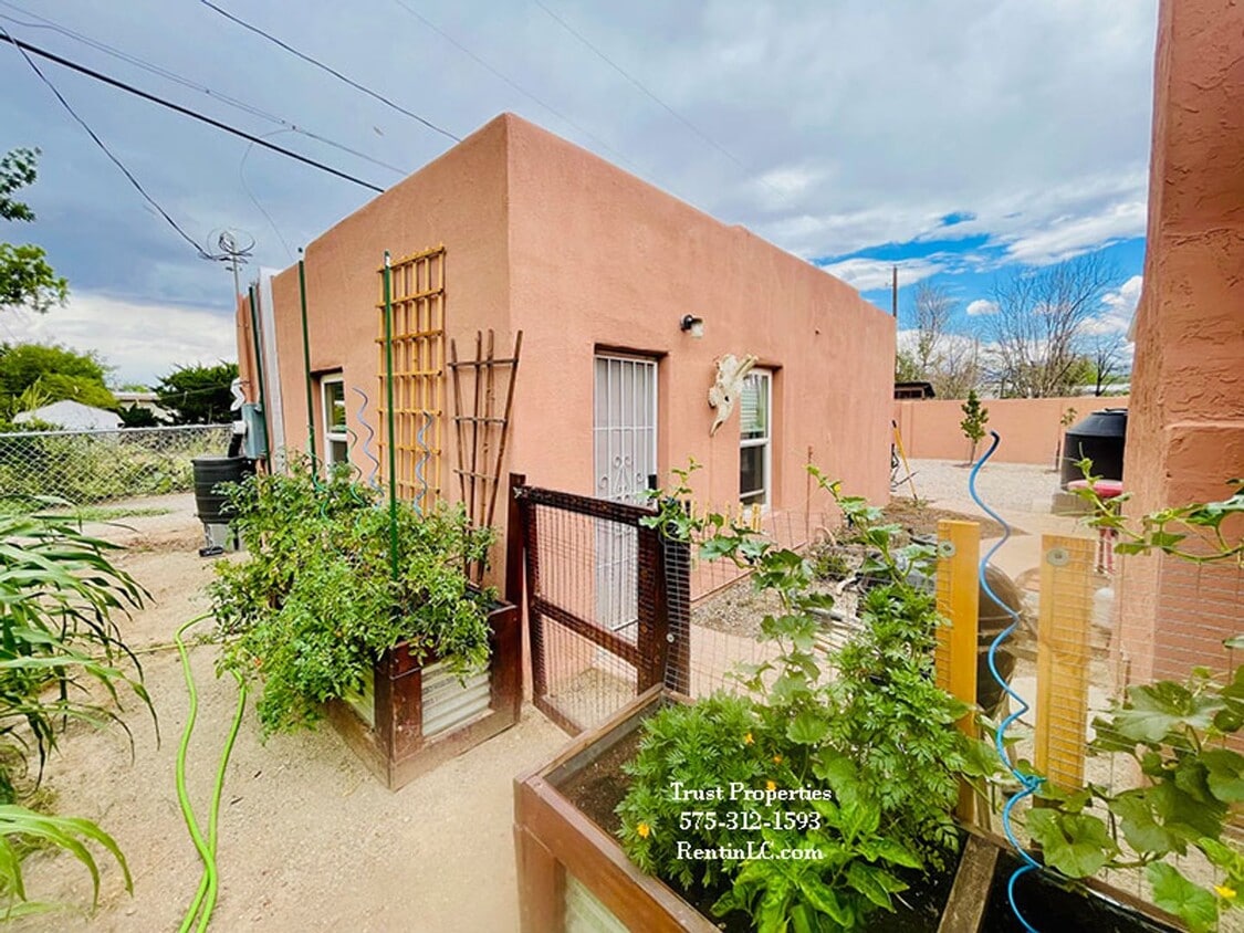 Primary Photo - Cute Casita in downtown LC