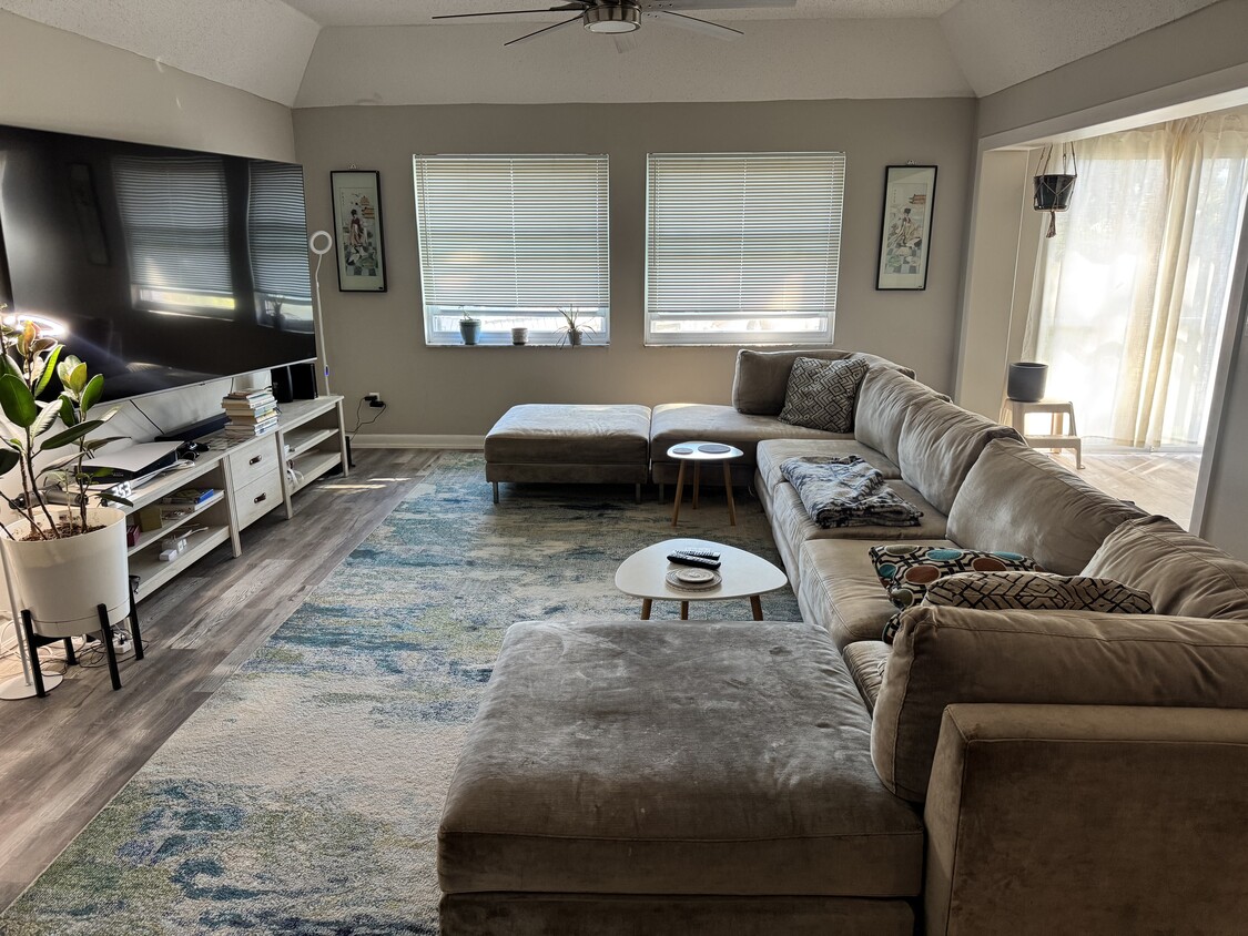 Primary Photo - 604 Cordova Green