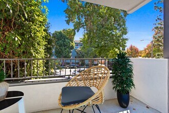 Interior Photo - Montana Avenue