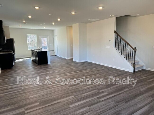Building Photo - 5371 Arkose Dr