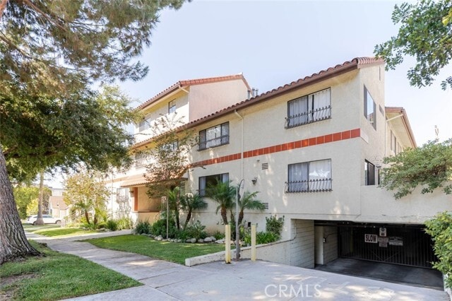 Primary Photo - 1043 Thompson Ave