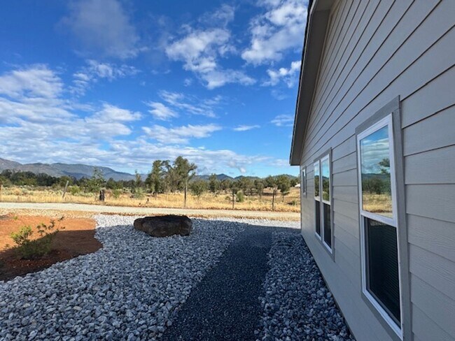 Foto del edificio - Breathtaking Views – Brand New 2 Bed, 1.5 ...