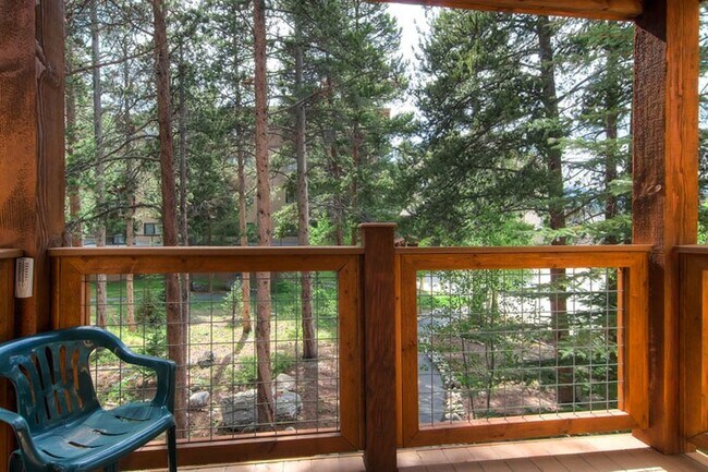 Vista - 700 Snowberry Ln