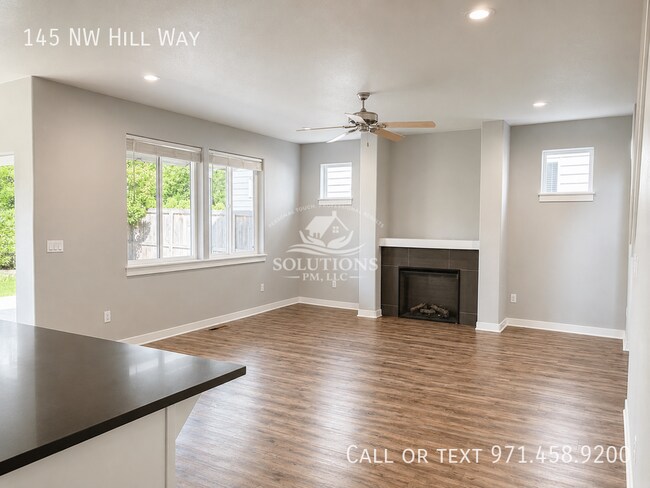 Foto del edificio - 145 NW Hill Way