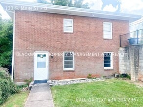 Building Photo - 133 S Main St
