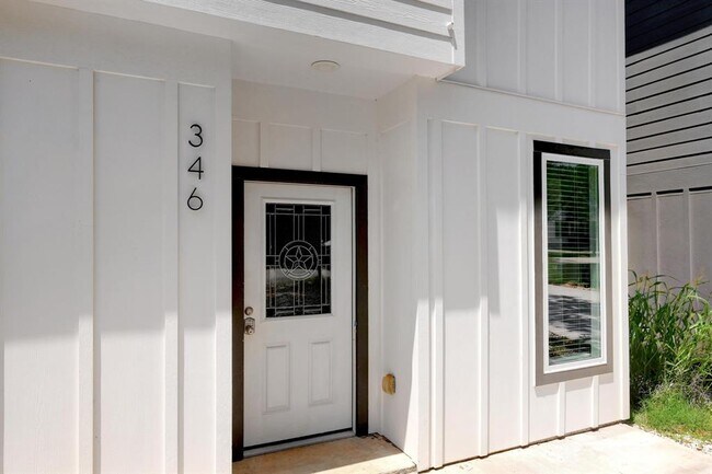 Foto del edificio - 346 Shady Bluff Dr
